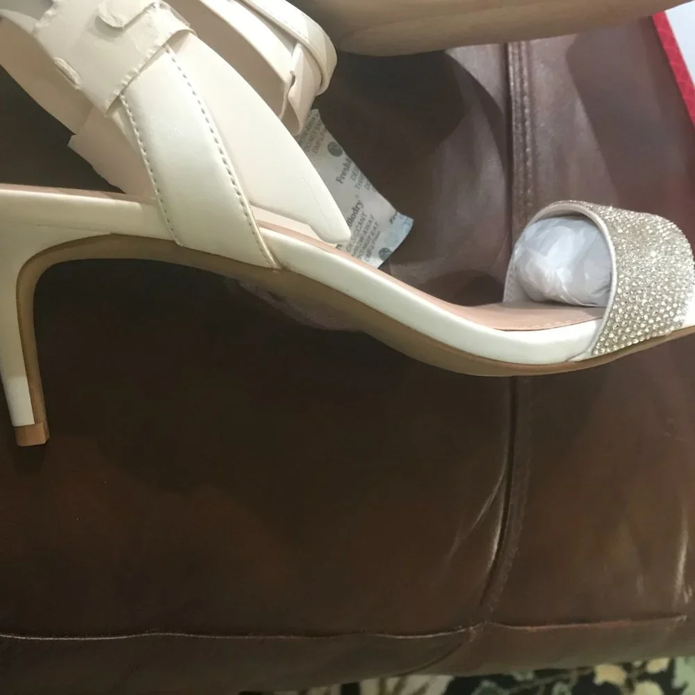 NIB Kelly & Katie Mayla Sandals 10M
